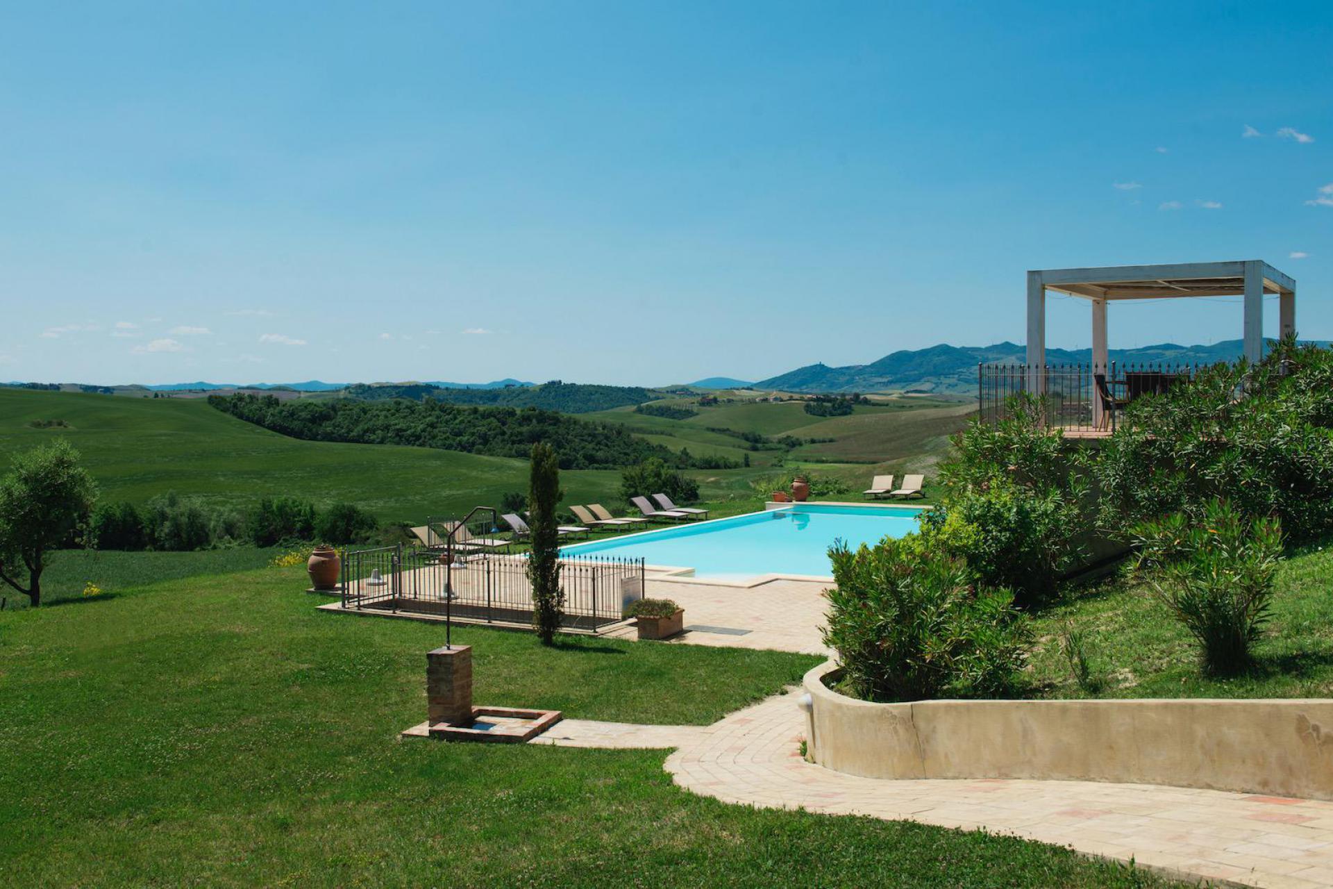 Fun agriturismo in Tuscany with panoramic swimming pool