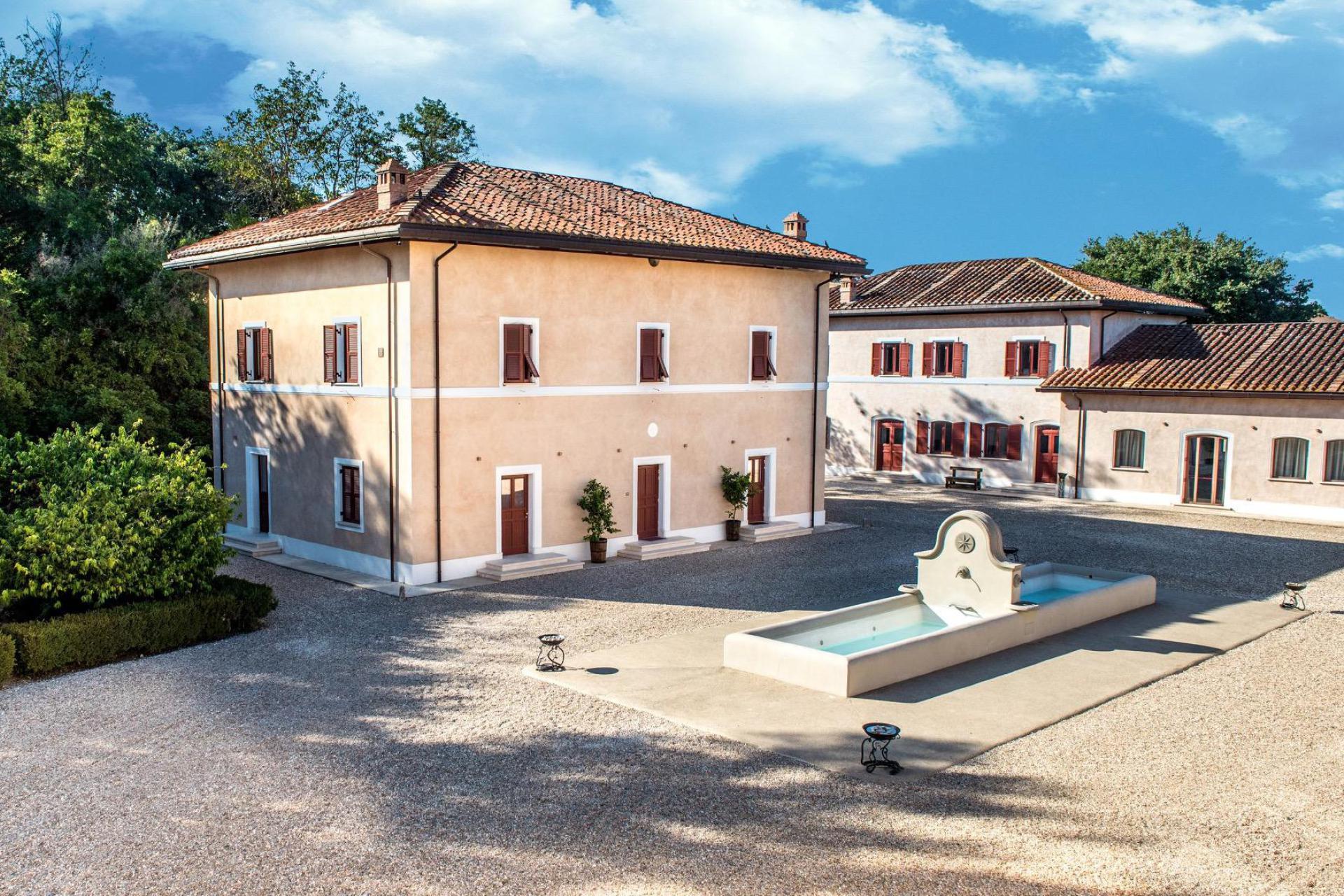 Luxury agriturismo near Rome with restaurant and swimming pool