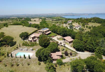 Agriturismo with glamping and apartments in central Italy